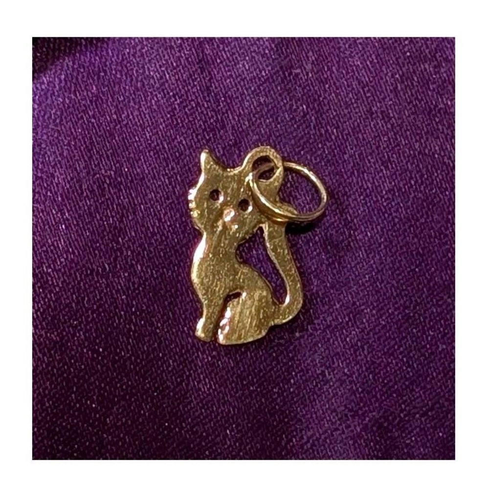 Vintage 14K Yellow Gold Sitting Cat Pendant Charm Dainty Feline Necklace